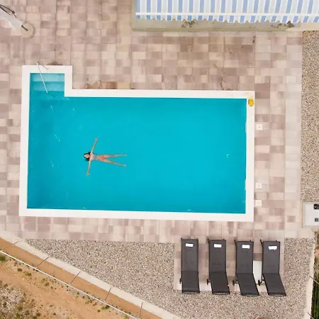 Toni, In Imotski, Private Pool, Barbeque, Private Parking *