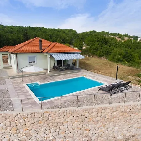 Toni, In Imotski, Private Pool, Barbeque, Private Parking Imotski