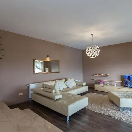 Toni, In Imotski, Private Pool, Barbeque, Private Parking Villa *