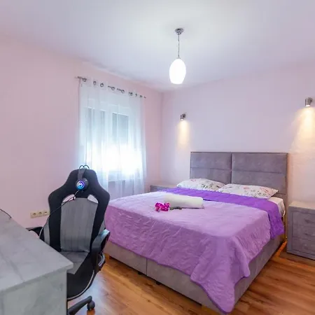 Villa Toni, In Imotski, Private Pool, Barbeque, Private Parking *