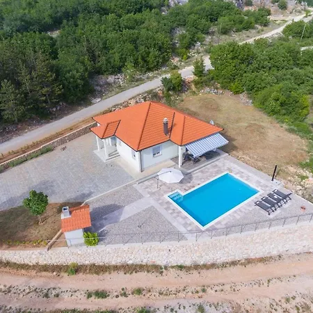 Toni, In Imotski, Private Pool, Barbeque, Private Parking Imotski